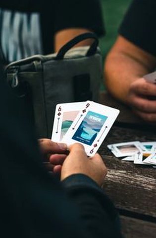 nên giữ quan điểm khách quan